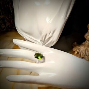 Elegant Green Stone Silver Tone Ring